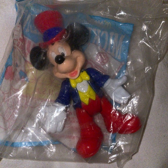 Mickey & Friends McDonald’s Happy Meal Epcot Center Adventure Mickey in U.S.A. - Picture 1 of 5